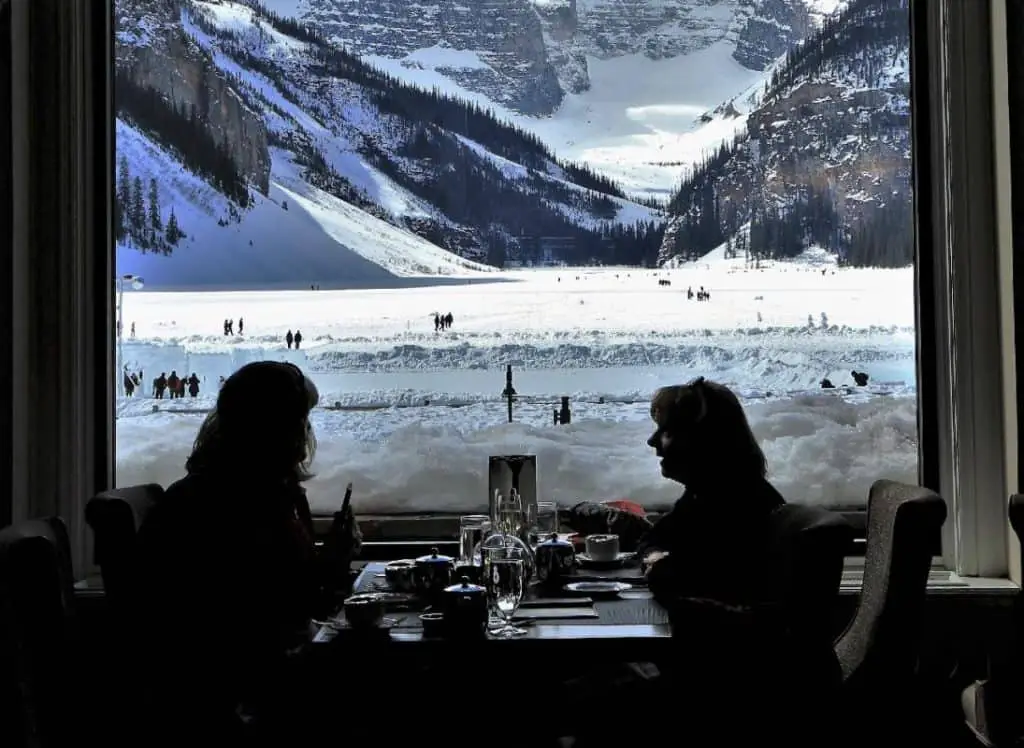While having dinner at the Château Lake Louise you will have a view on the lake