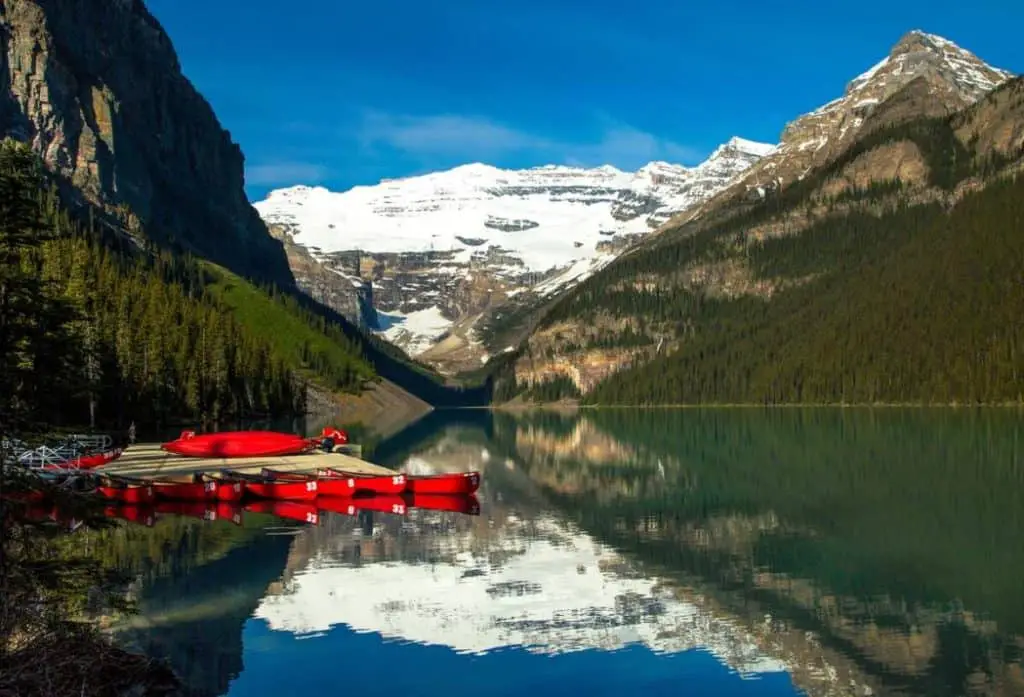 Red canoes on Lake Louise under a clear sky