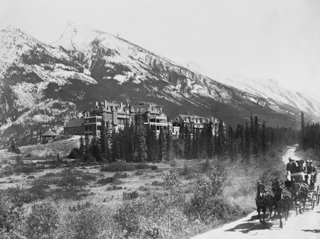 A stagecoach near the Banff Springs Hotel in its early days, between 1887 and 1889