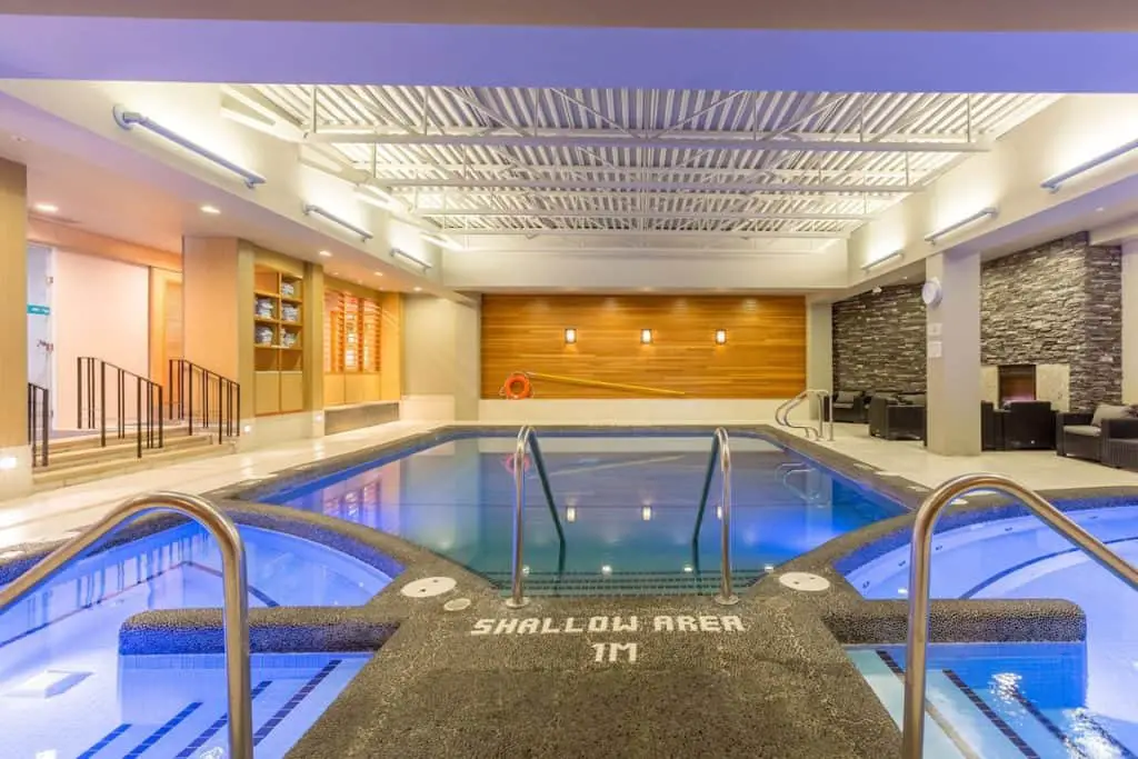 The indoor pool of the Banff Park Lodge, close to the center of the town of Banff