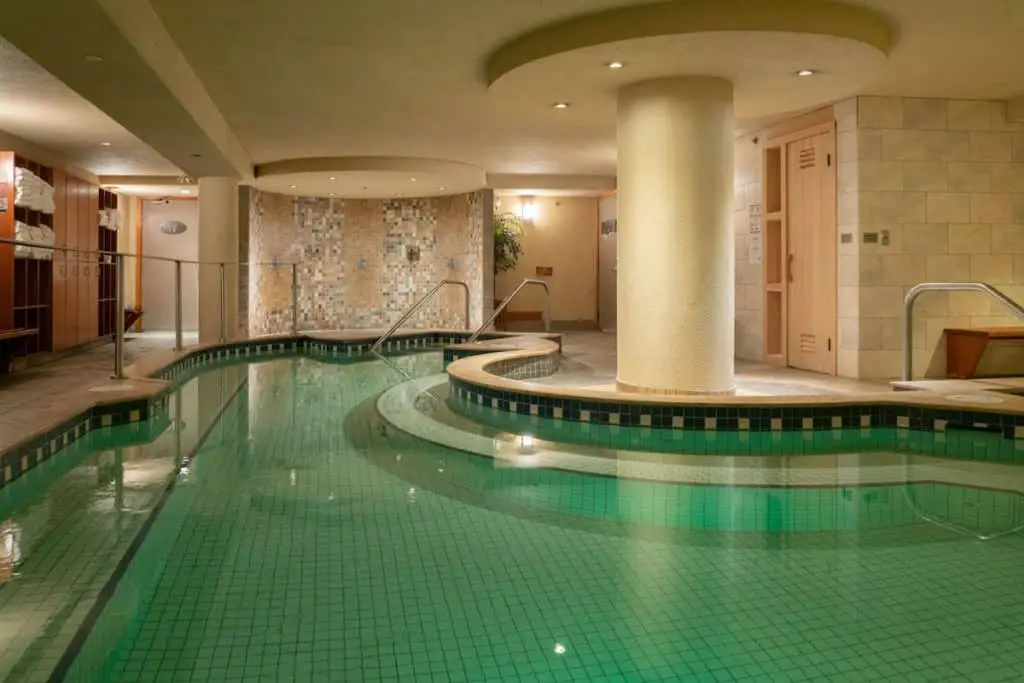 The indoor pool of the Caribou Lodge and Spa in the town of Banff