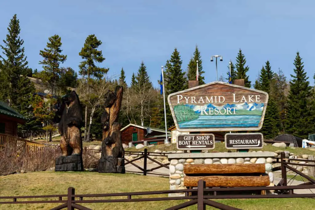 Big wooden sign of the Pyramid Lake Resort in Jasper National Park