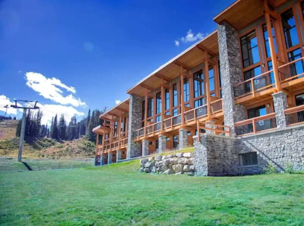 The exterior of the Sunshine Mountain Lodge at the Sunshine Village Ski Resort