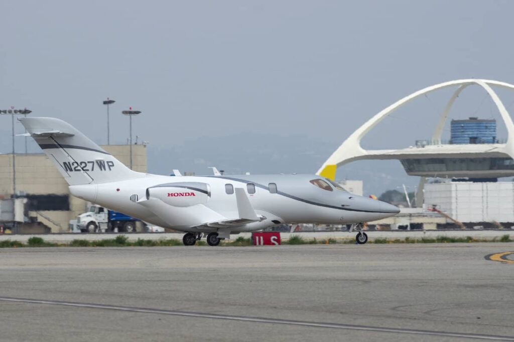 A Hondajet HA-420 at Los Angeles International Airport 